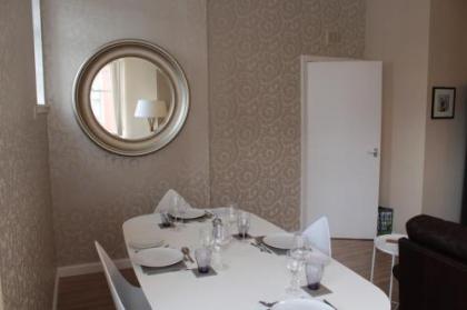 419 Luminous 2 bedroom apartment in the heart of Edinburgh's Old Town - image 16