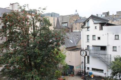 419 Luminous 2 bedroom apartment in the heart of Edinburgh's Old Town - image 3