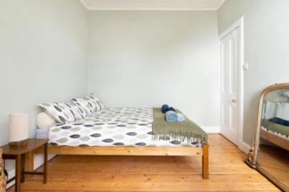 425 Quirky and charming 2 bedroom seaside apartment in Portobello - image 4