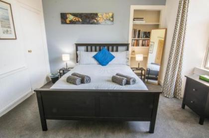 426 Homely 1 bedroom apartment in Leith - image 1