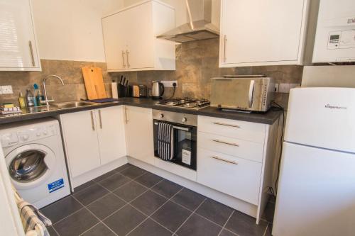 426 Homely 1 bedroom apartment in Leith - image 5