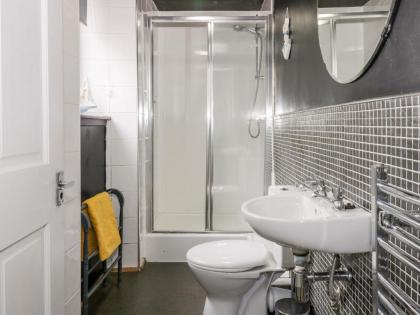13 Stead's Place - image 14