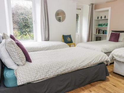 13 Stead's Place - image 16