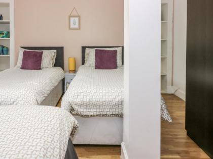 13 Stead's Place - image 3