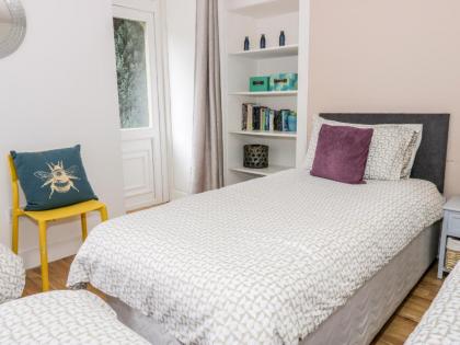 13 Stead's Place - image 5