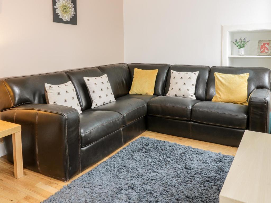 13 Stead's Place - image 6