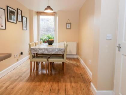 13 Stead's Place - image 9
