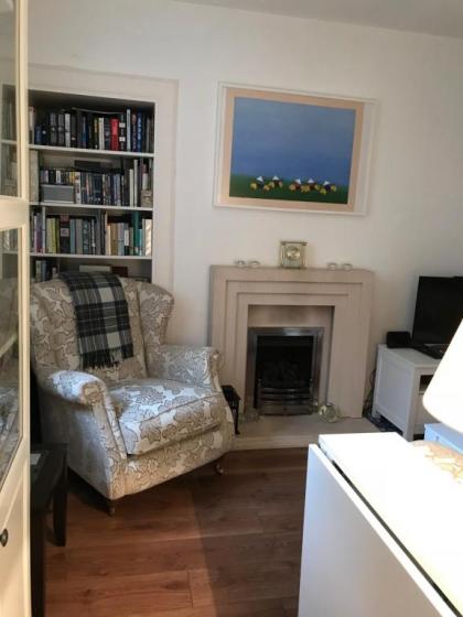 Dean Village Cottage - image 12