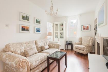 Dean Village Cottage - image 2
