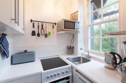Dean Village Cottage - image 3