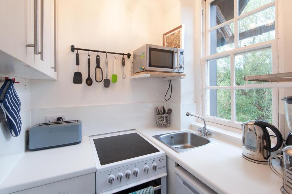 Dean Village Cottage - image 3