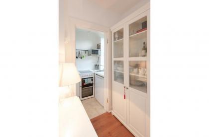 Dean Village Cottage - image 4