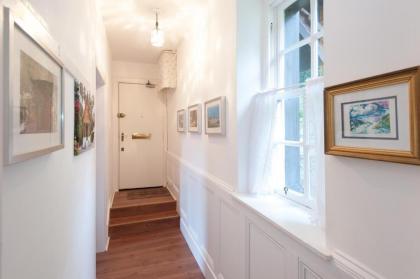 Dean Village Cottage - image 5