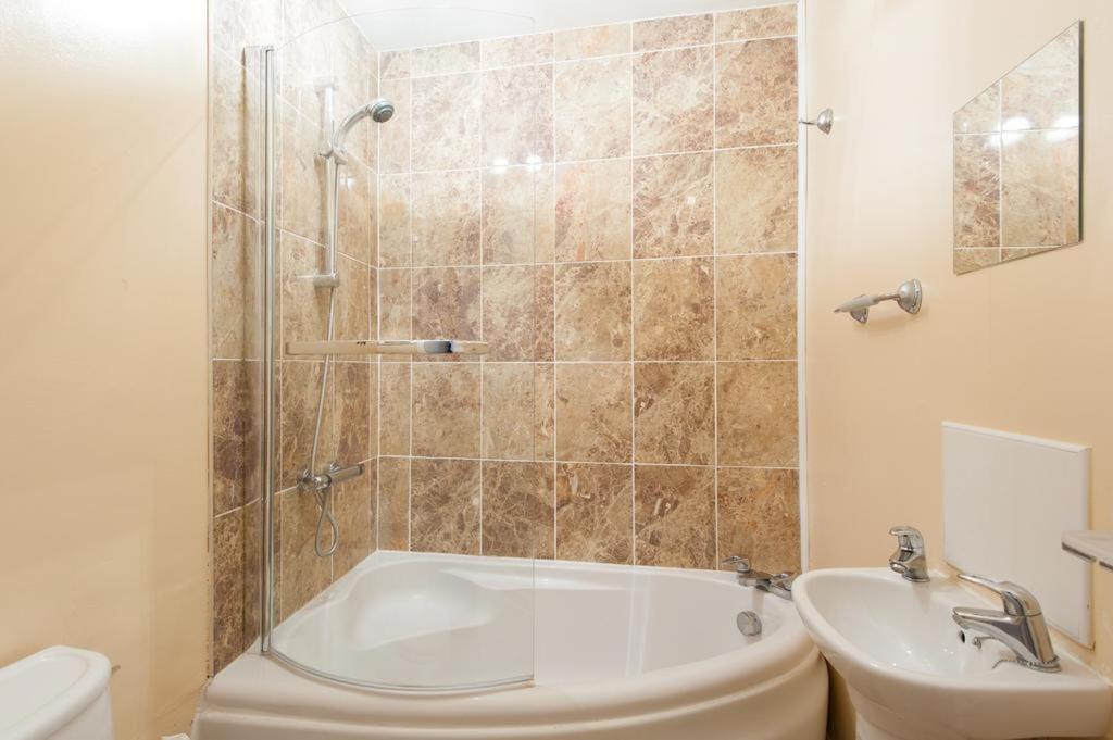 Dean Village Cottage - image 7