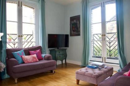 Spacious 2 Bedroom City Centre Flat - image 1