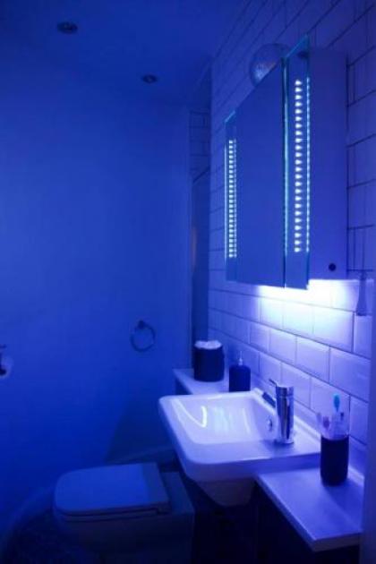 Spacious 2 Bedroom City Centre Flat - image 14