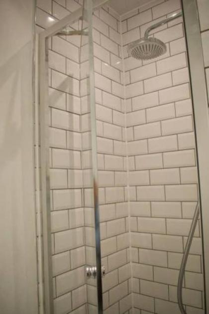 Spacious 2 Bedroom City Centre Flat - image 16