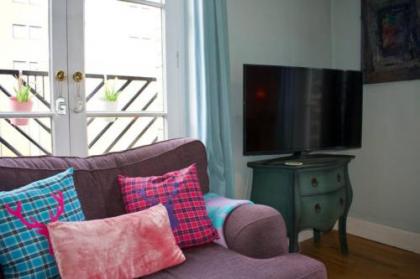 Spacious 2 Bedroom City Centre Flat - image 7