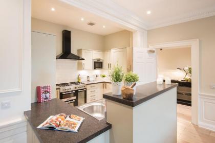 Frederick Street Apartment - image 1