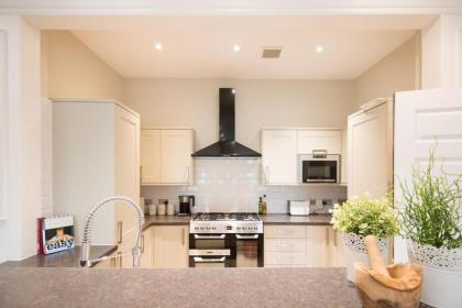 Frederick Street Apartment - image 14