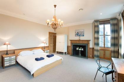 Frederick Street Apartment - image 3