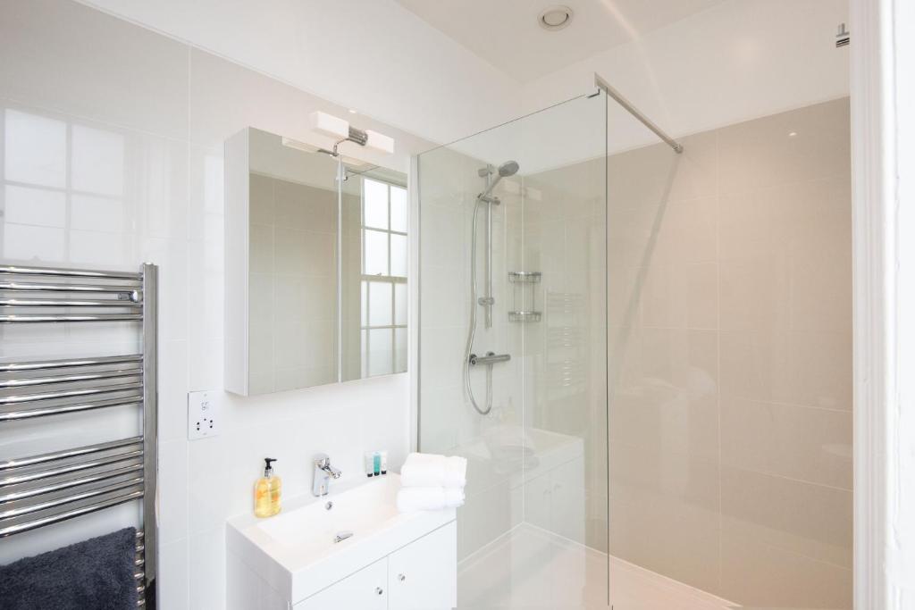 Frederick Street Apartment - image 6