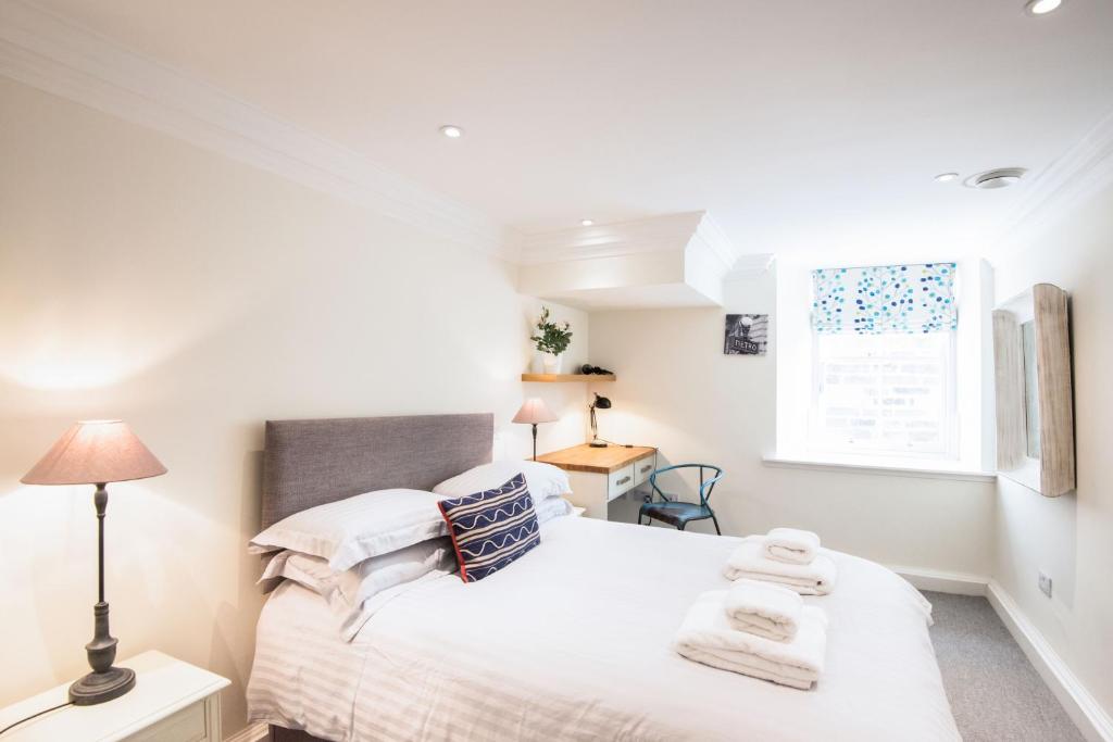 Frederick Street Apartment - image 7