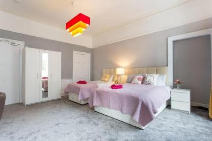 Stunning 2-Bed Apartment in Central Edinburgh - image 11