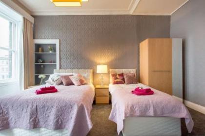 Stunning 2-Bed Apartment in Central Edinburgh - image 15