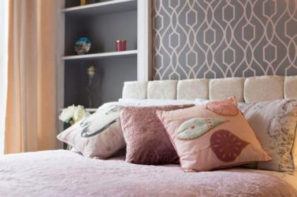Stunning 2-Bed Apartment in Central Edinburgh - image 16