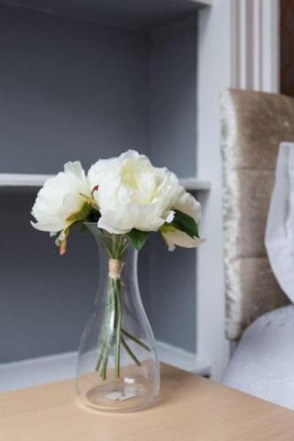 Stunning 2-Bed Apartment in Central Edinburgh - image 20