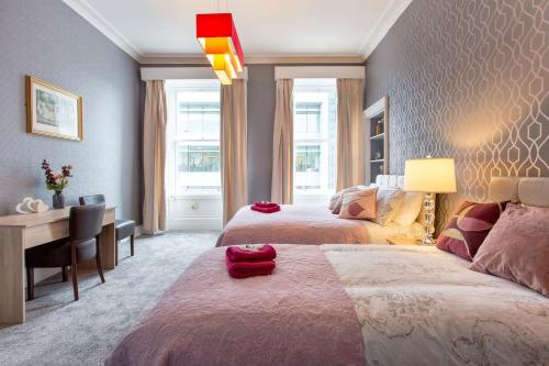 Stunning 2-Bed Apartment in Central Edinburgh - image 3