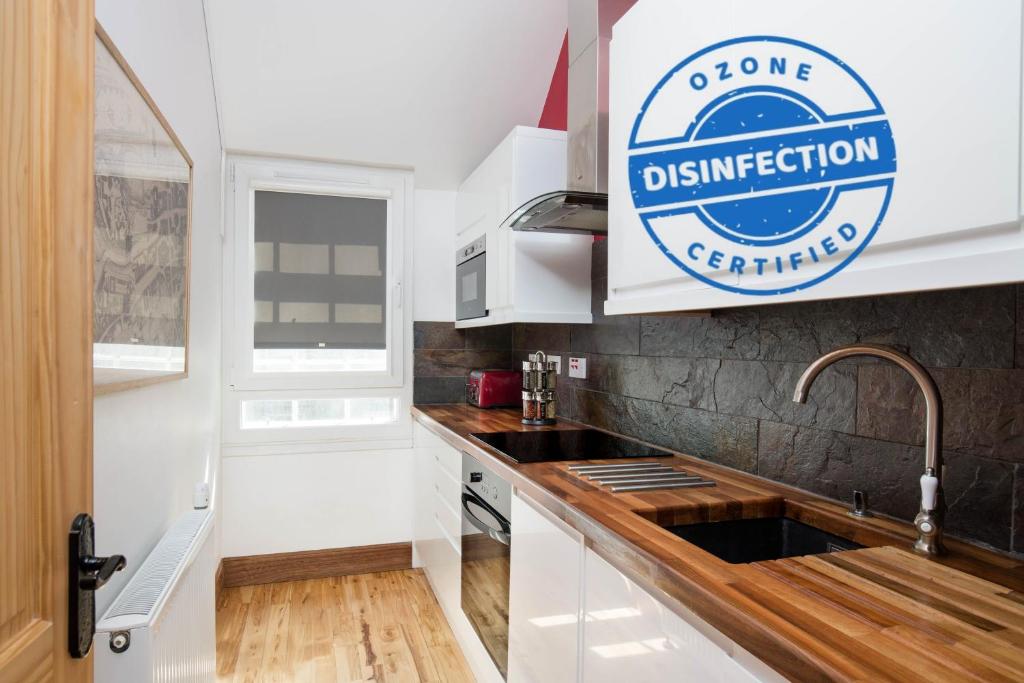 Castle Vista Grassmarket Apartment - main image