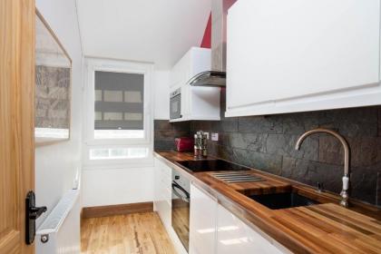 Castle Vista Grassmarket Apartment - image 11