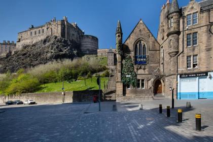 Castle Vista Grassmarket Apartment - image 4