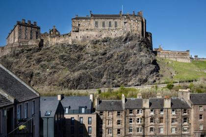 Castle Vista Grassmarket Apartment - image 5