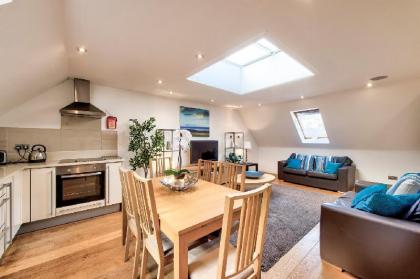 Light and spacious flat in the Heart of Edinburgh - image 10