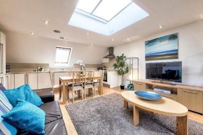 Light and spacious flat in the Heart of Edinburgh - image 13