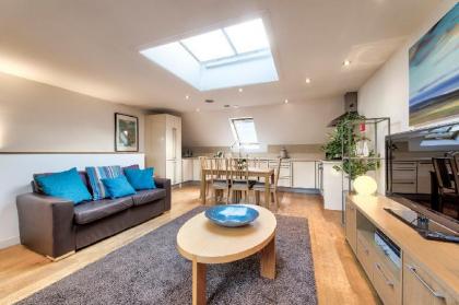 Light and spacious flat in the Heart of Edinburgh - image 3