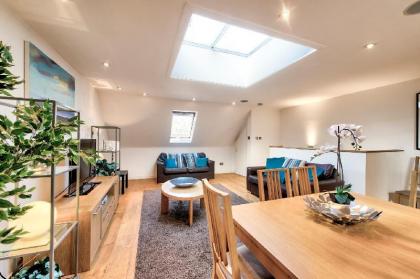 Light and spacious flat in the Heart of Edinburgh - image 7