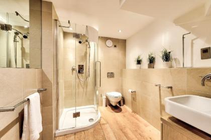Light and spacious flat in the Heart of Edinburgh - image 8