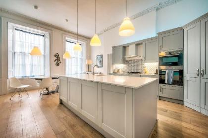 Spacious and Stylish 4-Bed Georgian Apartment