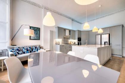Spacious and Stylish 4-Bed Georgian Apartment - image 20