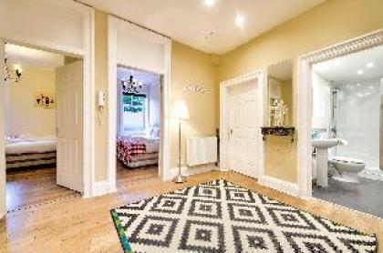 Apartment in the Centre 3-BR  - image 19
