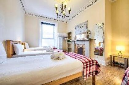 Apartment in the Centre 3-BR  - image 4