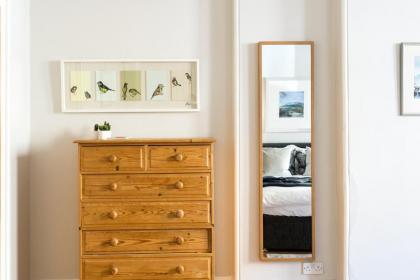 Beautiful Traditional 2 Bedroom Main Door Flat - image 17