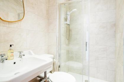 West Bow - Magical Harry Potter-Inspired Flat near Edinburgh Castle - image 11