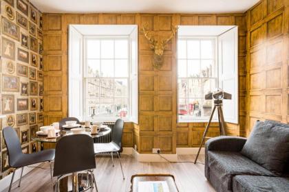 West Bow - Magical Harry Potter-Inspired Flat near Edinburgh Castle - image 12