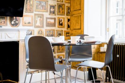 West Bow - Magical Harry Potter-Inspired Flat near Edinburgh Castle - image 13