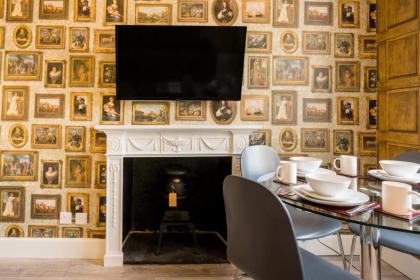 West Bow - Magical Harry Potter-Inspired Flat near Edinburgh Castle - image 3